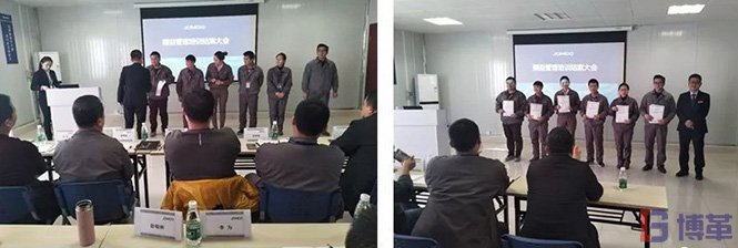 博革咨詢金學(xué)俊老師為學(xué)員頒發(fā)結(jié)業(yè)證書(shū) 博革咨詢金學(xué)俊老師為學(xué)員頒發(fā)結(jié)業(yè)證書(shū)