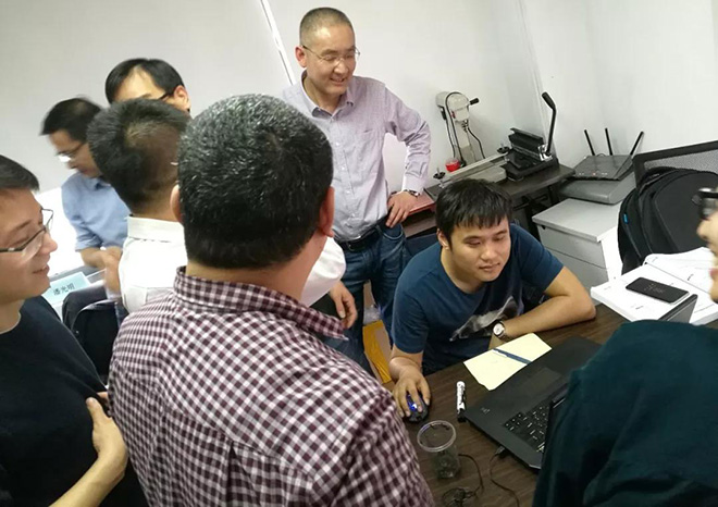 六西格瑪綠帶課程學(xué)員現(xiàn)場與金老師互動